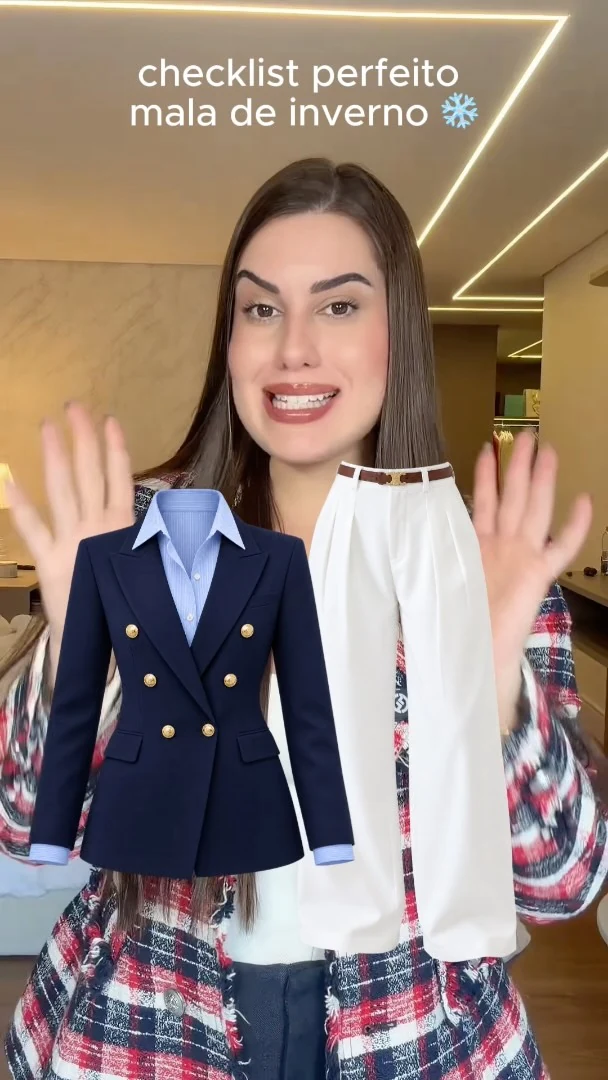 Raissa Dámian apresentando duas opções de looks de viagem